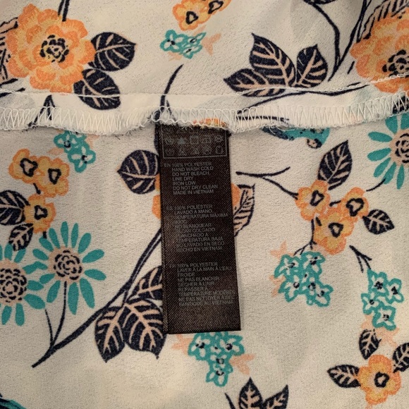 Forever 21 Parrot Print Asymmetrical Blouse Medium - Picture 9 of 9